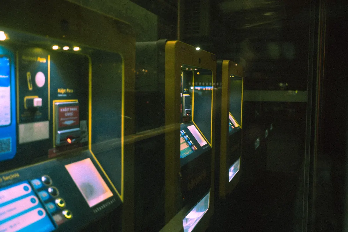 A Beginner's Guide to Queue Management Systems: Hardware, Software, and Staff Roles